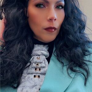 Elegant Gray Paisley Scarf with Gold Accents